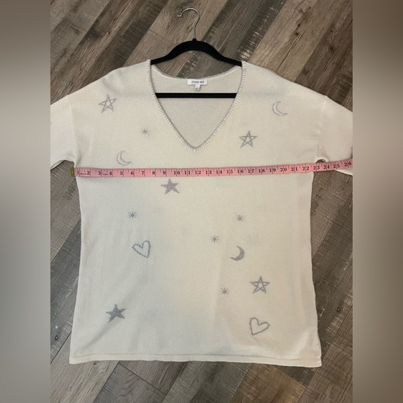 Johnny Was Cream V-Neck cashmere Sweater with Gray Star and Moon Design - Picture 2 of 8